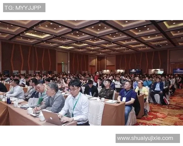 足球里C的魅力与技术解析：从战术到个人风格的全面探讨与启示